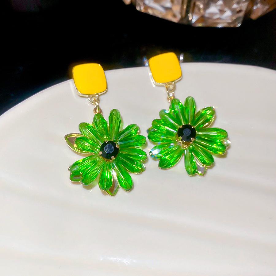 Silvernål Zirkon Utskurna Blomörhängen - Utsökta High-End Stiftörhängen med Känsla för Mode.