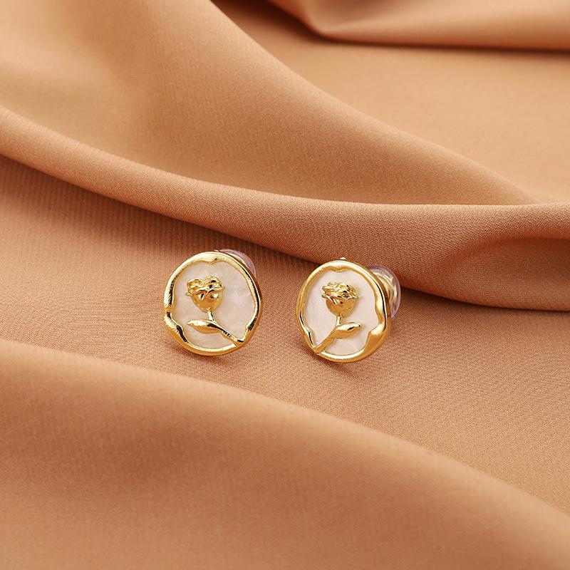 Korean Style Retro Pearl Ear Clip for Women - Mosquito Coil Holder, No Piercing, High-End, Fashionable and Versatile Luxury Earrings