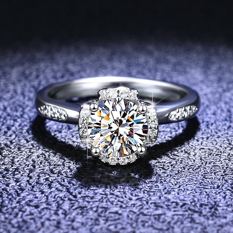 S925 Sterling Silver Ring 1ct Moissanite Ring Women's Ring Hollow Four Claws Classic Crown Wedding Ring Proposal Diamond Ring Gift for Girlfriend