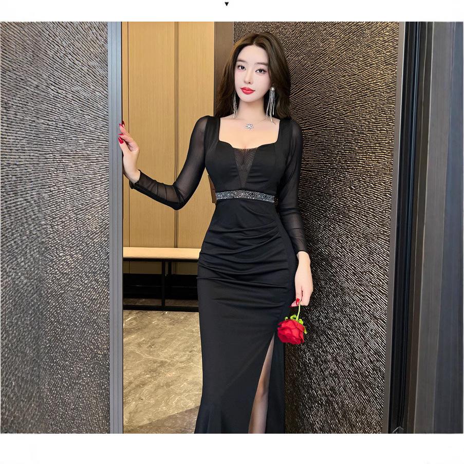 Sexy low-cut diamond-encrusted mesh with split ends and slim-fitting long hip-wrapped dress, foot-length dress, work clothes.