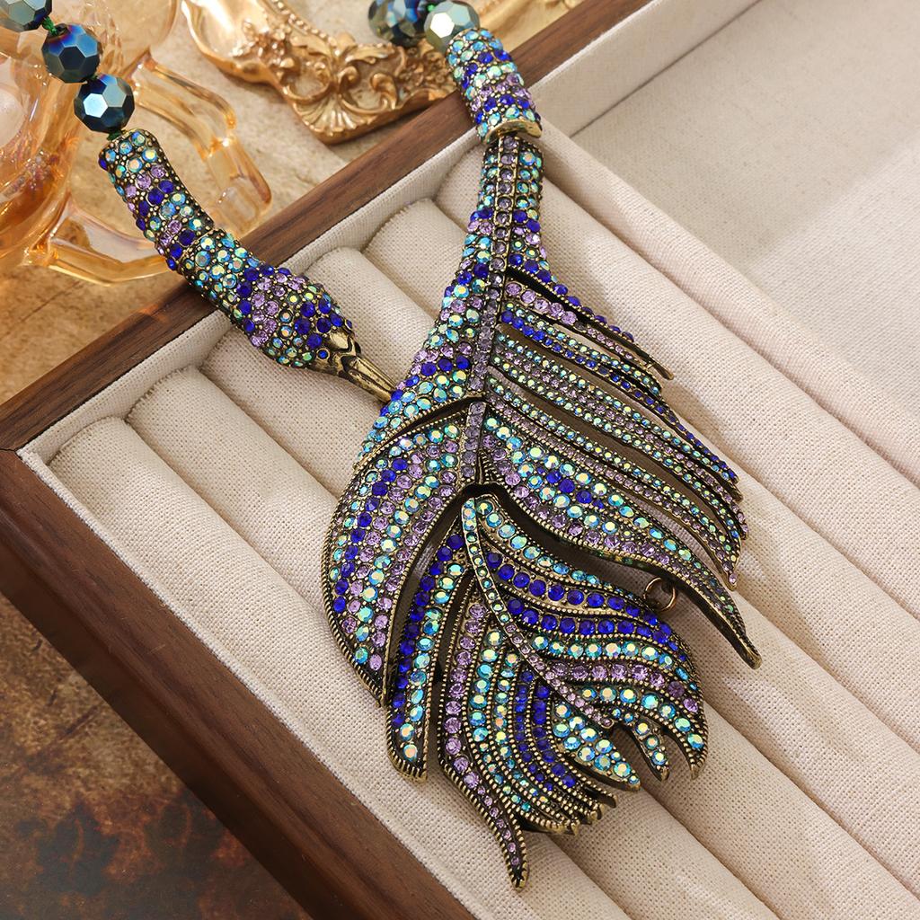 Medieval Color Inlaid With Diamonds, Large Feather Pendants, Beaded Necklaces, Full Of Personality And Luxury