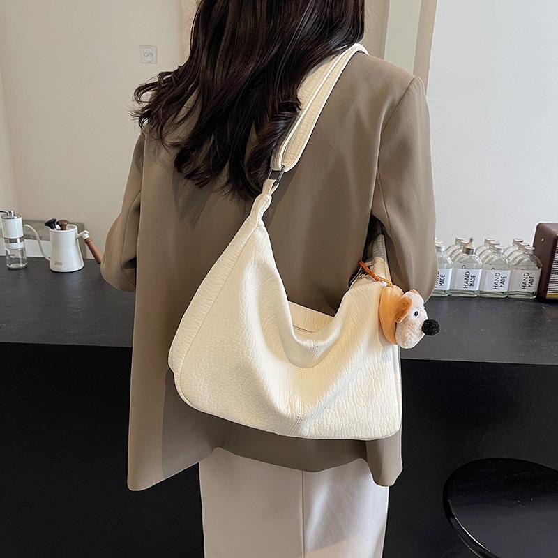 Casual style large capacity women's daily commute dumpling single shoulder messenger bag