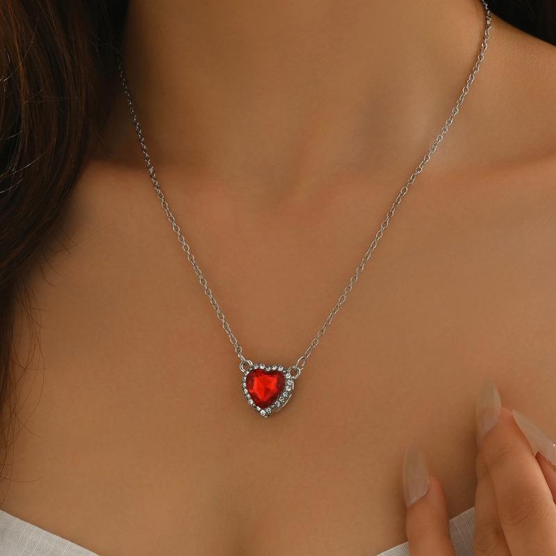 Retro Love Necklace Jewelry One Arrow Through Heart Valentine's Day Premium Love Dagger Pendant