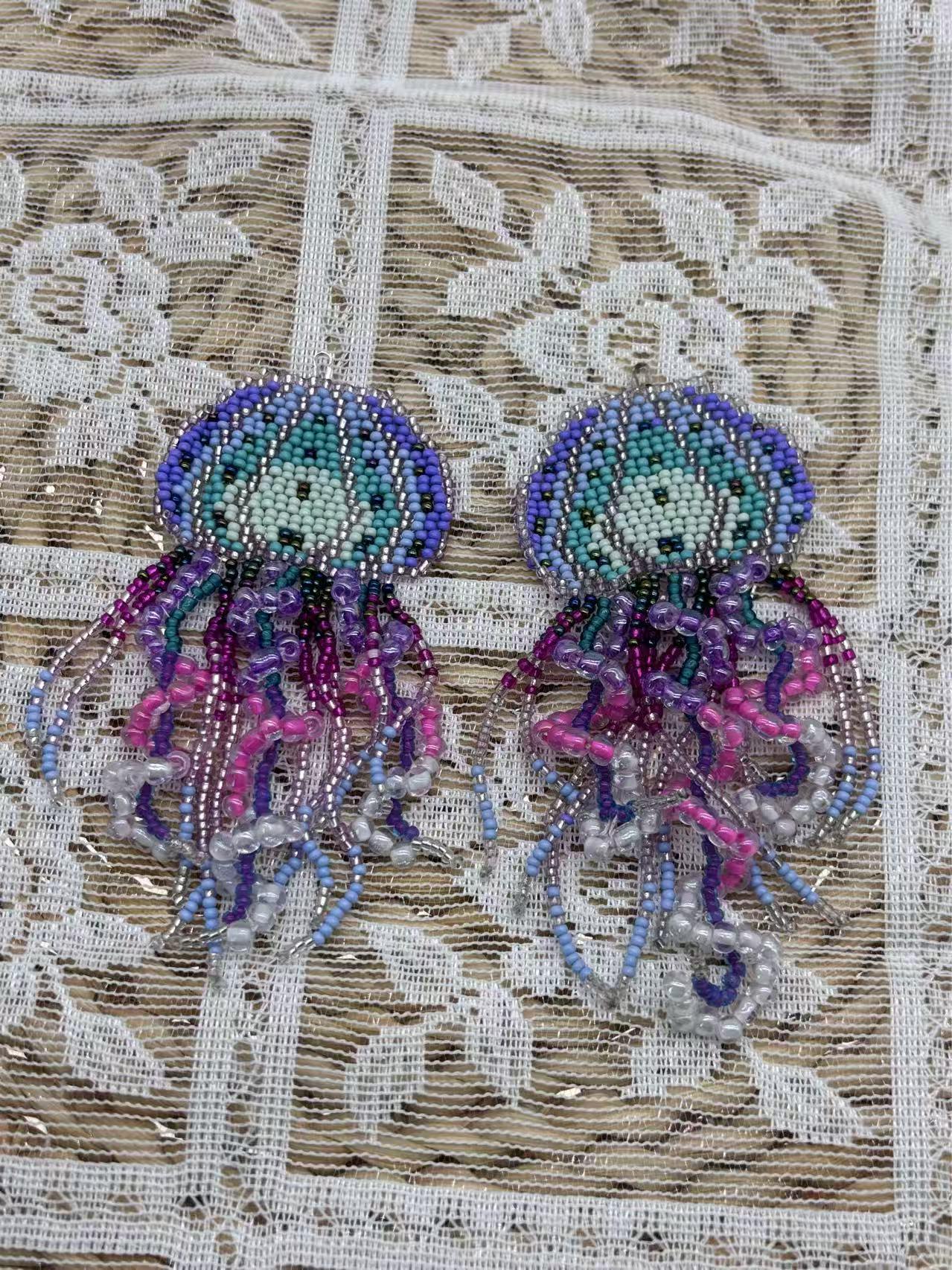 Jellyfish Tassel Keychain: Handmade Beaded Pendant, Cute Gift for Couples No Accessories
