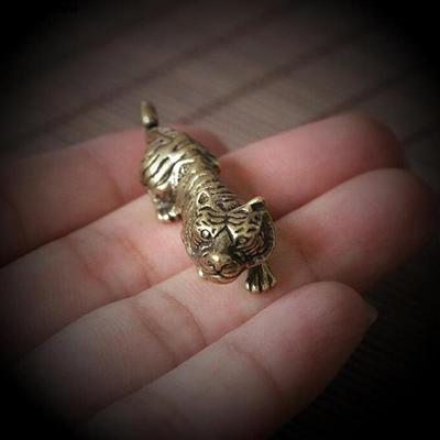 1 szt. Miedziany Tygrys Małe Ozdoby Retro Mosiądz Chiński Znak Zodiaku Zwierzę Tygrys Statuetka Figurki Breloczki Wisiorki Antyczny Wystrój Domu