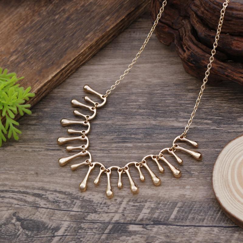 New Irregular Water Drop Shaped Glossy Necklace Women's Creative High Sense Geometric Water Drop Shaped Versatile Necklace