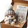 Mini Bunny Hug, regalo di Pasqua, peluche di coniglio con cappello lavorato a maglia e tasca con pompon, animale di supporto emotivo con scatola regalo, biglietto di ispirazione