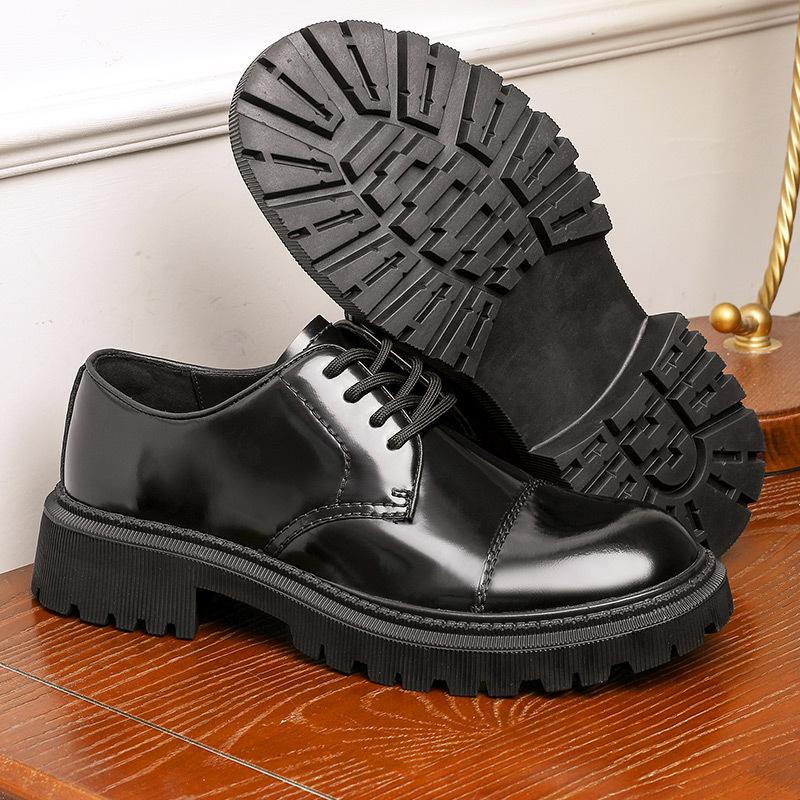 Desside je vyšší než silná podrážka boty, prodyšná a všestranná, moderní ležérní kožené boty pro muže