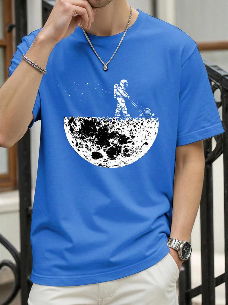 Astronaut Mowing The Moon Print T Shirt Men Summer Oversized TShirt Hip Hop Crewneck Short Sleeve Casual Cotton Streetwear