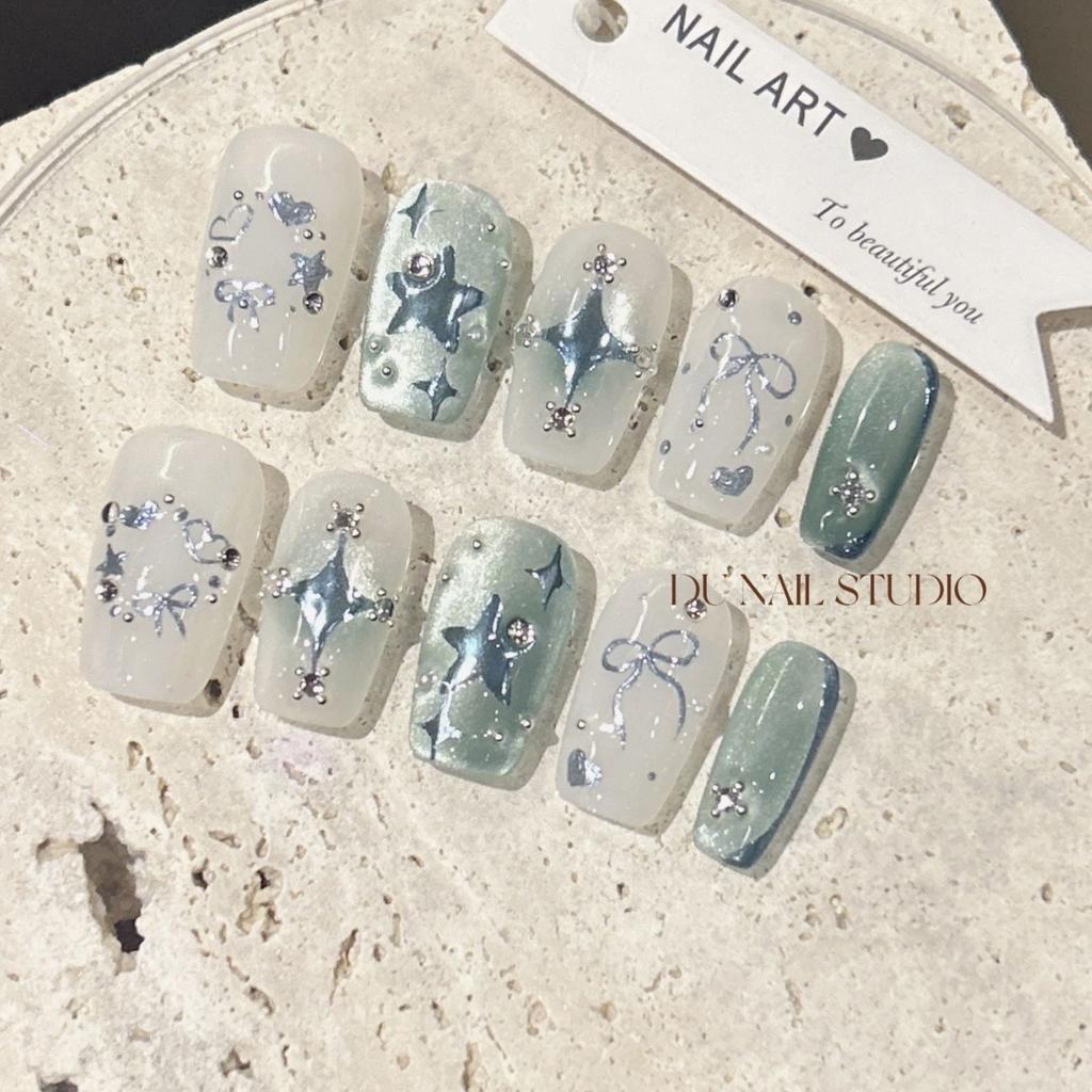 24 Stück Schwarz Blau Katzenaugen Kurze Eckige Falsche Nägel Süß Cool Einfach Sterne Künstliche Nägel für Frauen Mädchen Tragbar Y2k Nägel Aufdrücken