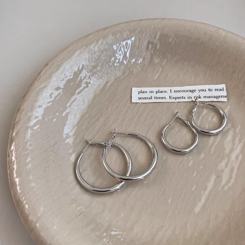 Exquisite 2024 High-End Hoop Earrings for Women with Square Faces