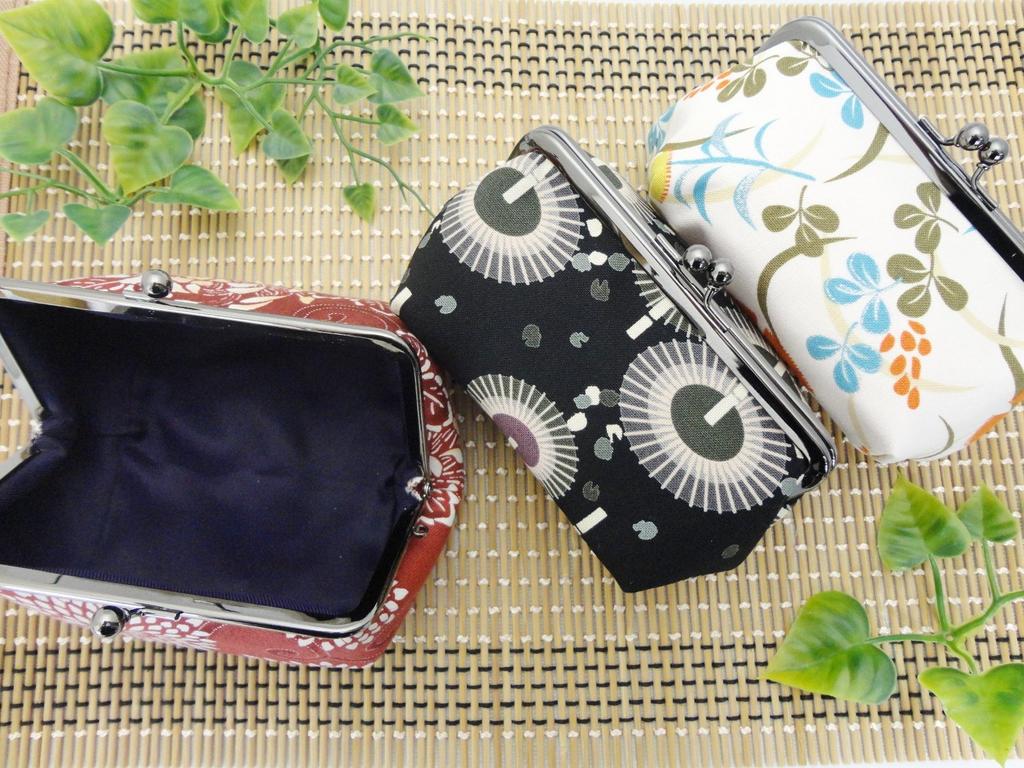 Kyosuke Made in Japan Cosmetic Clasp Arabesque Dot Orange Pouch, Pattern, Canvas, 8x15.5x12cm, Dianthus, Purple,