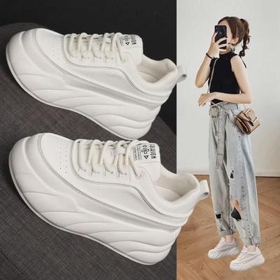 2024 Weiße Plateau-Sneaker aus Leder mit dicker Sohle für Damen – All-Match, höhenverstärkend, lässiger koreanischer Stil für Herbst und Winter.
