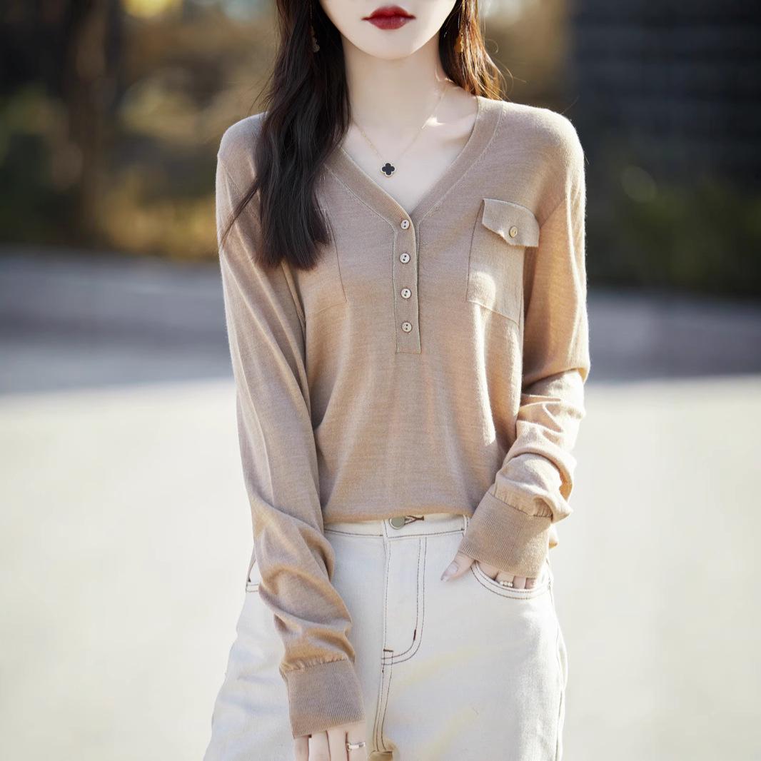 

New Fine Merino Wool V-Neck Slim Fit Sweater - Fashionable & Versatile Knitted Pullover Large