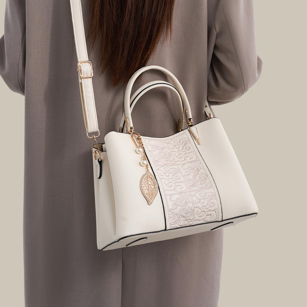 Versatile Portable Fashion Women'S Shoulder Messenger Bag Big Bag Summer