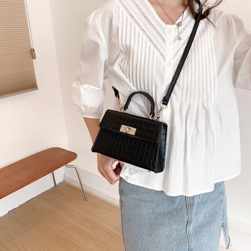 Retro Small Bag Autumn Fashion Shoulder Bag Messenger Bag Women's Bag Simple Portable Small Square Bag