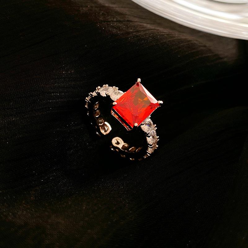 Electroplated Korean artificial opal zir*****pen ring, a sexy index finger ring jewelry.