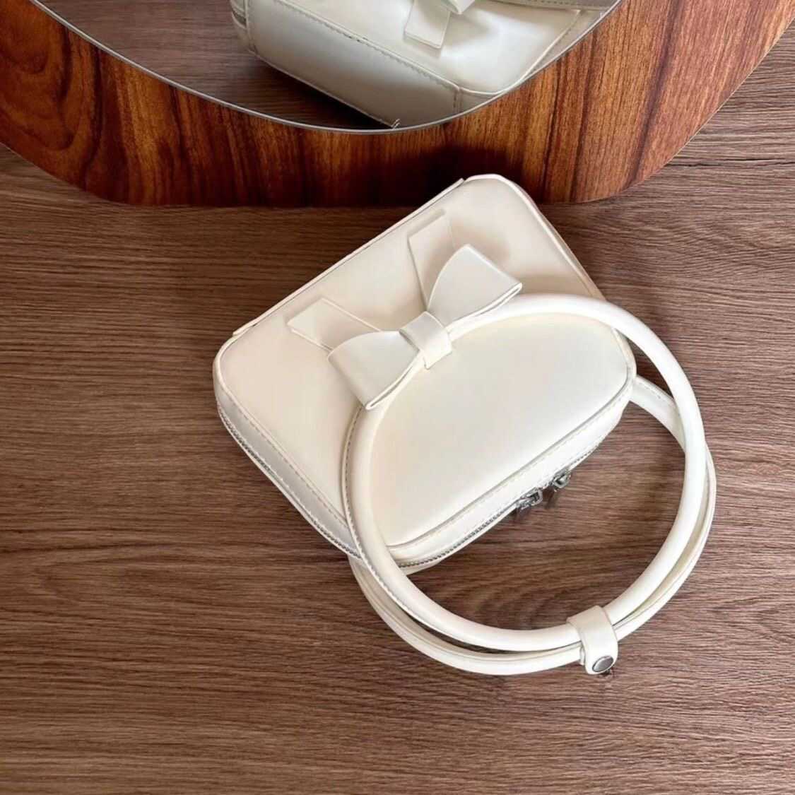 

Сумка женская трендовая милая модная маленькая квадратная сумка с бантом полностью однотонная одно плечевая сумка через плечо