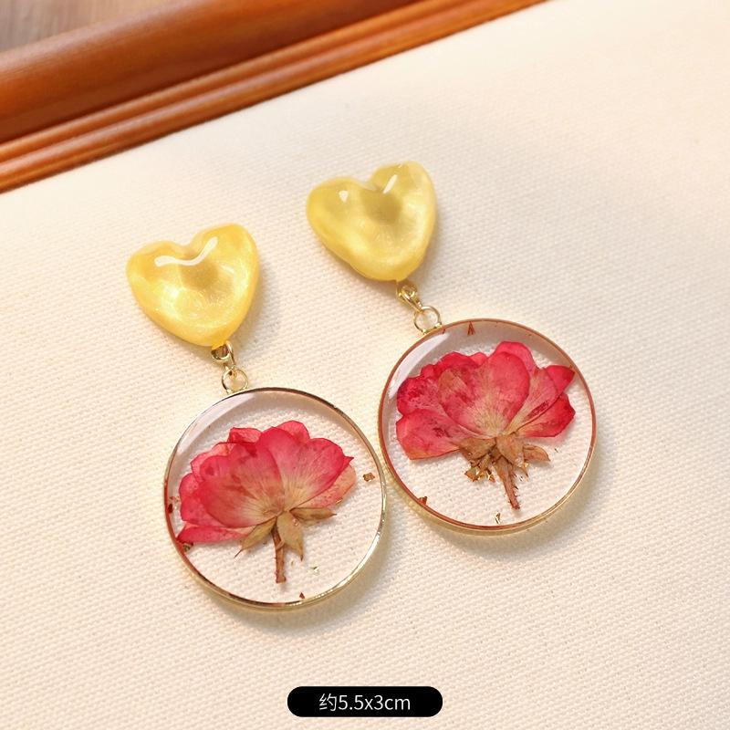 Niche Design Retro Plant Dried Flower Stud Earrings Beautiful Immortal Flower Earrings Women's Vacation Style Earrings Summer
