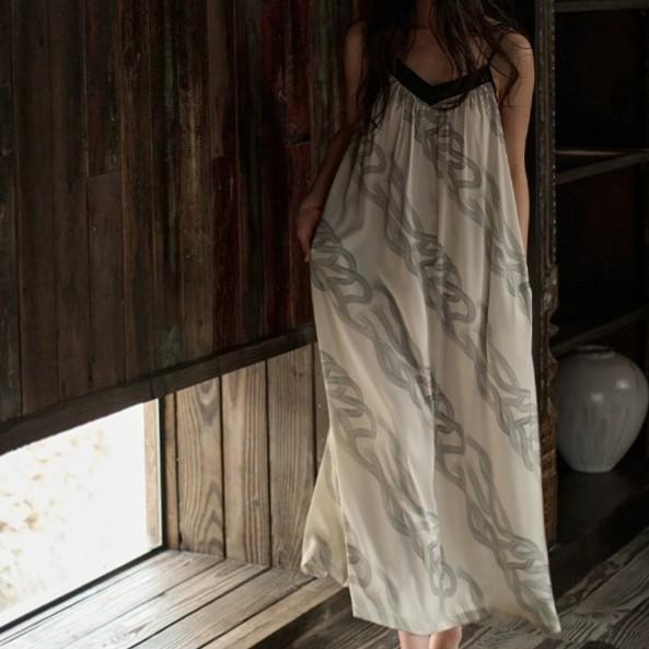 

New sexy women Ice Ribbon chest pad suspender nightdress pure desire wind with chest pad pajamas loungewear can be worn outside L білий