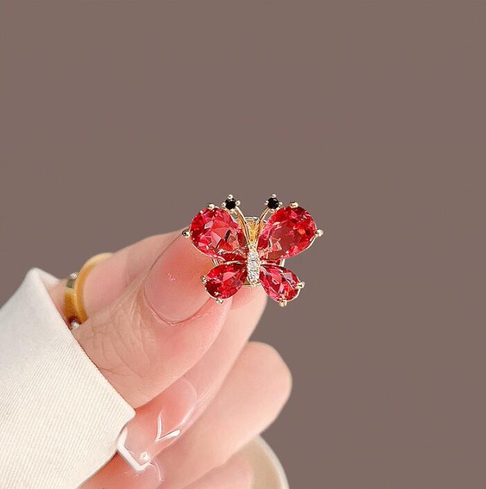Fashion Exquisite Butterfly Enamel Brooches for Women Girls Cute Butterfly Small Pins Temperament Corsage Clothing Accessories