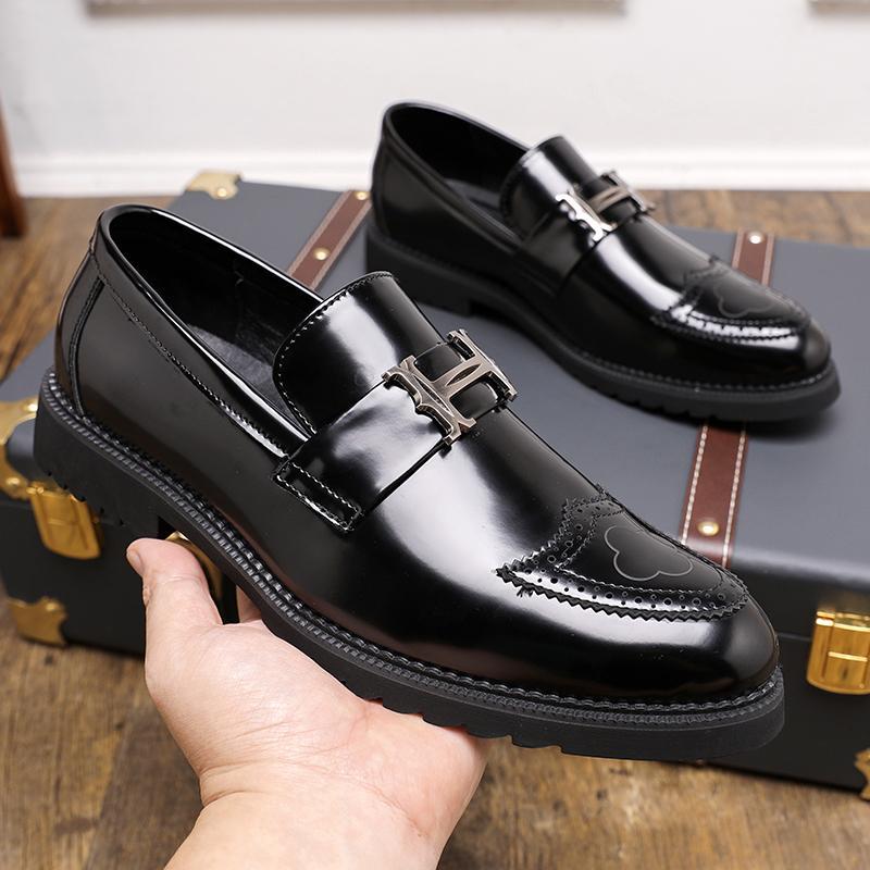 2025 neue Herren-Lederschuhe mit dicker Sohle und Plateau, Lackleder glänzend, lässige Slipper mit dickem Absatz, trendige Schuhe für Friseure