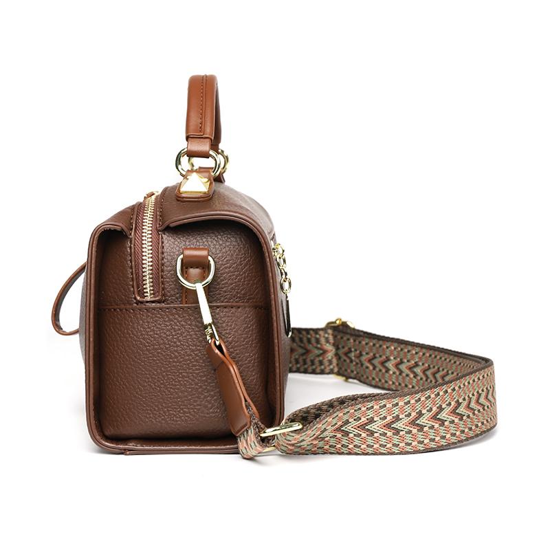Retro Women's Shoulder Bag Large Capacity Shoulder Bag