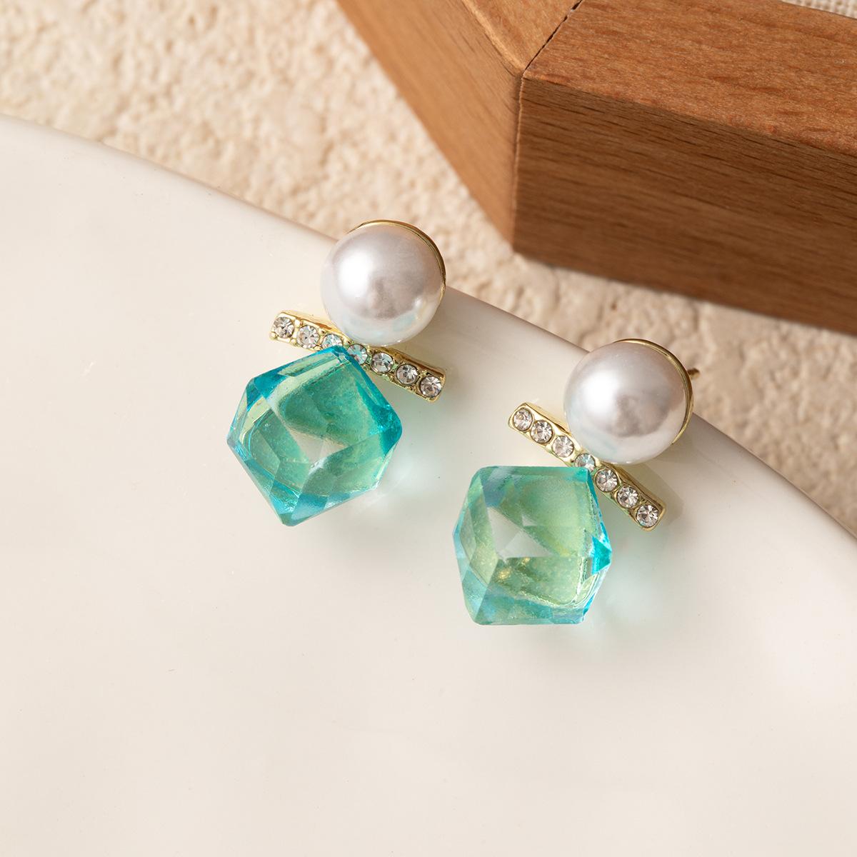 

Простые серьги с жемчугом и зелеными квадратными гвоздиками из циркония, элегантные минималистские украшения