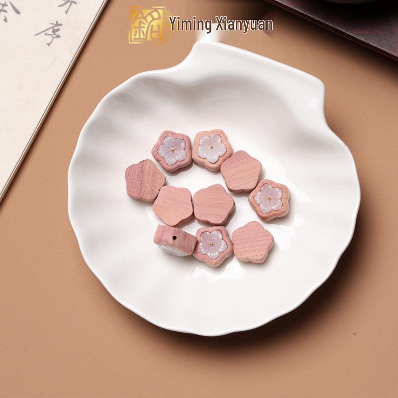 Yiming Xianyuan Blood Cypress Wood Bear and Cloud Pendant Necklace with Flower Inlay
