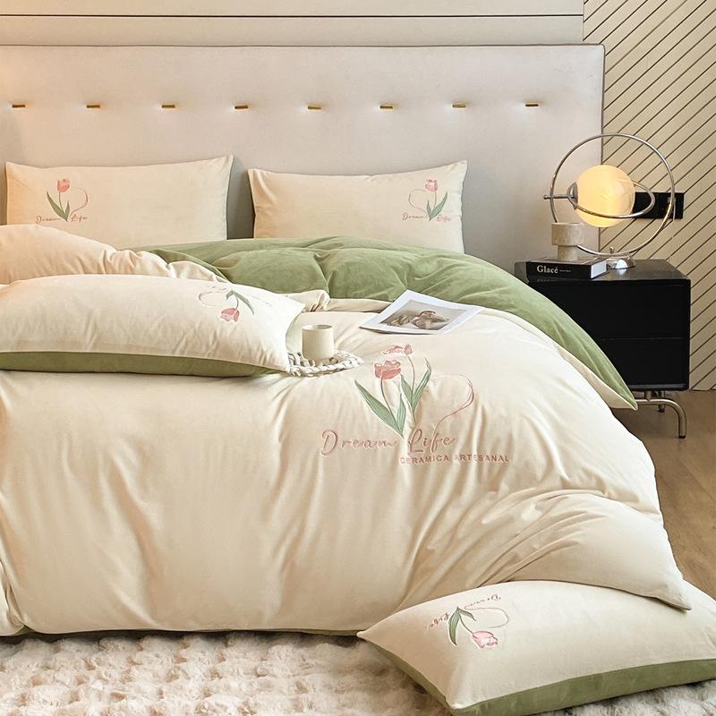 Plush Coral Fleece Winter Bedding Set: Thickened Velvet Duvet Cover, Flannel Bed Sheet, and Pillowcases