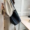 Ielgy Retro Female Bag High-End Feel Cross-Body Niche Design Bucket Bag