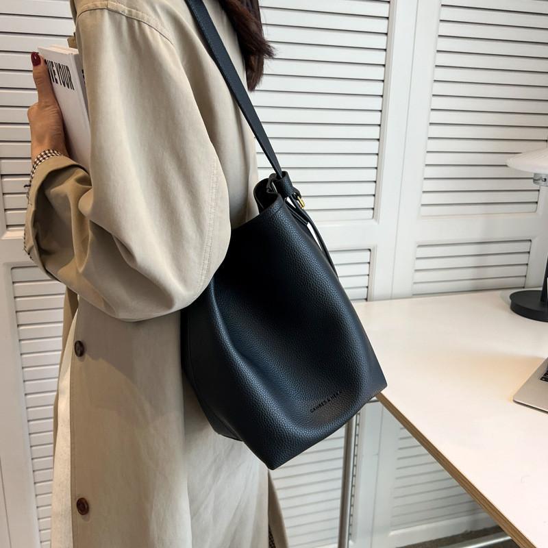 Ielgy Retro Female Bag High-End Feel Cross-Body Niche Design Bucket Bag