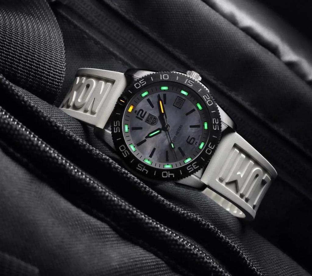 Luminox Pacific Diver Ripple Quartz 39mm Bílý gumový řemínek XS.3128M.SET