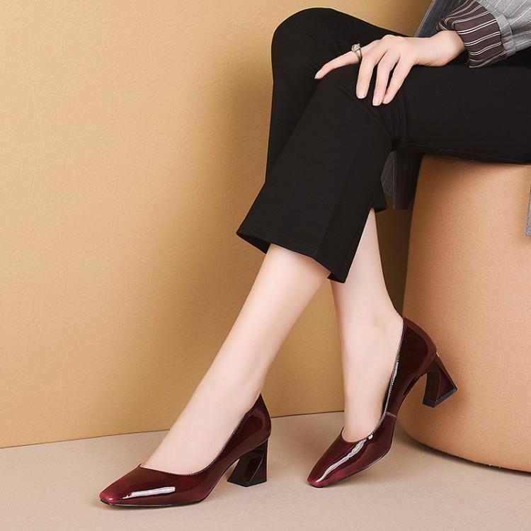 Sandalias de tacón grueso Zapatos planos de tacón bajo de mujer Zapatos de  mujer Charol Blanco Baotou Shoes Cabeza cuadrada de los niños comprar a  buen precio — entrega gratuita, reseñas reales