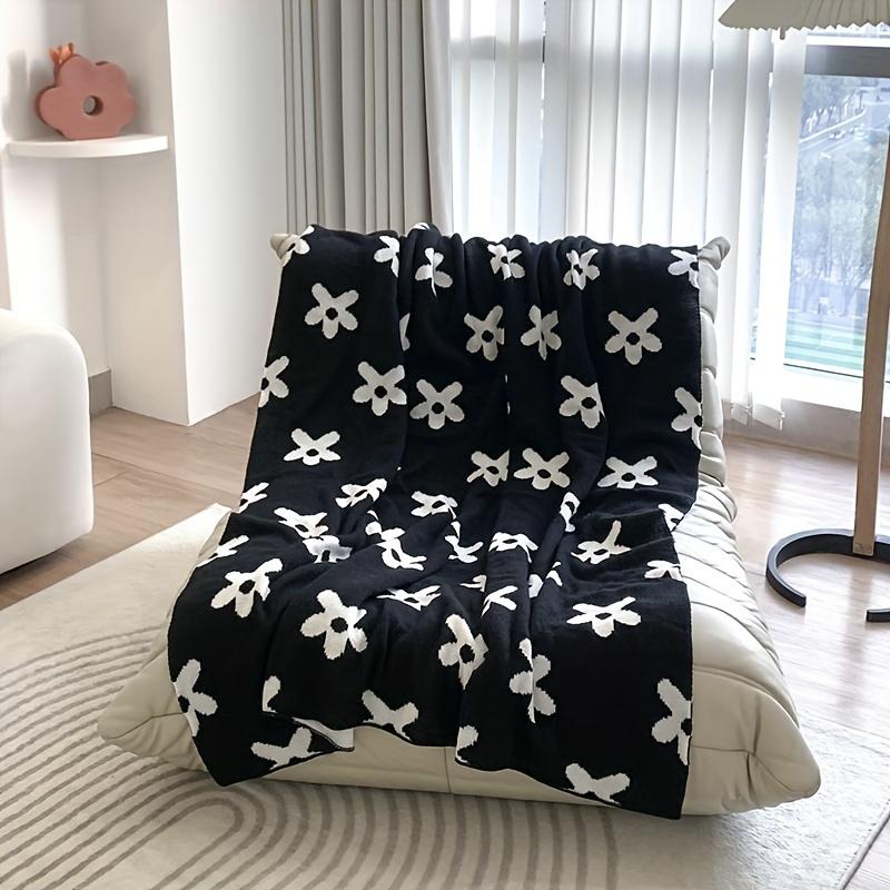 Adorable Black and White Flower Throw Blanket, Minimalist Design, Soft Flannel Cover, Modern Home Decor 75X95CM