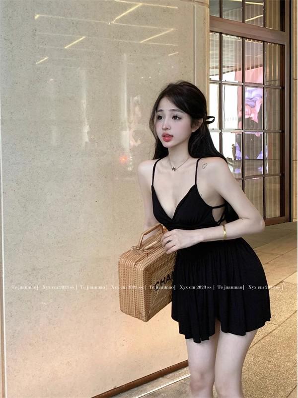 Elegant Petite Backless Halter V-Neck Little Black Dress - Hepburn Style