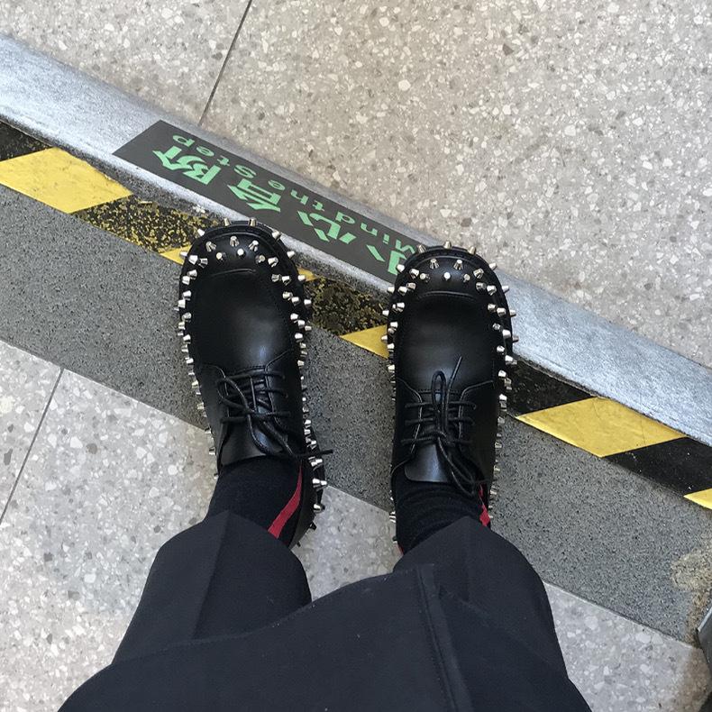 Панк заклепки женские весенние новые одинарные туфли кожаные маленькие кожаные туфли Европа и Америка 35 чёрный