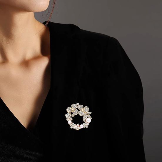 Vintage Style Jewelry Rhinestone Wreath Brooch, Flower Garland Lapel Pin with Faux Pearls, Women Clothing Accessory for Dress Coats Jackets