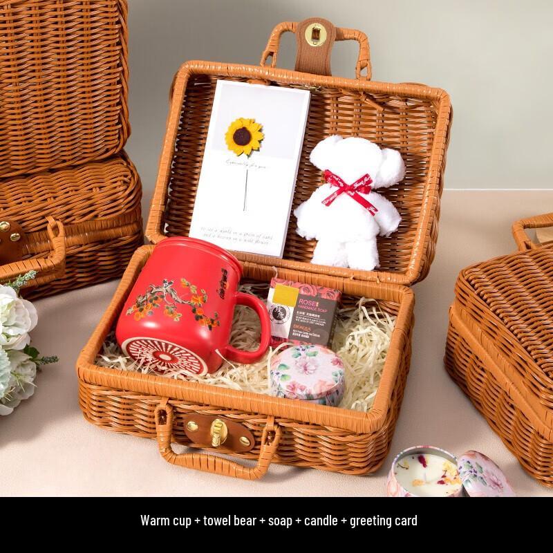 Warm Cup & Essentials Festive Gift Set