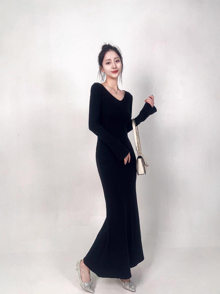 Elegant German Velvet V-Neck A-Line Flared Sleeve Evening Dress - Warm, Fashionable, Versatile Style.