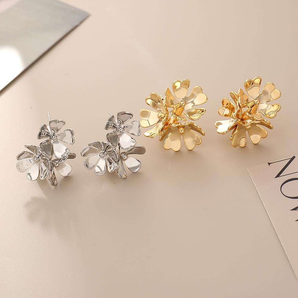Luxury Niche Design Flower Earrings: Trendy Metal Style Studs, Elegant & Versatile for Women