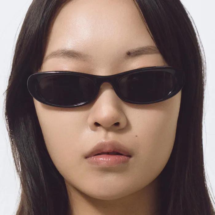 Flat oval sunglasses black