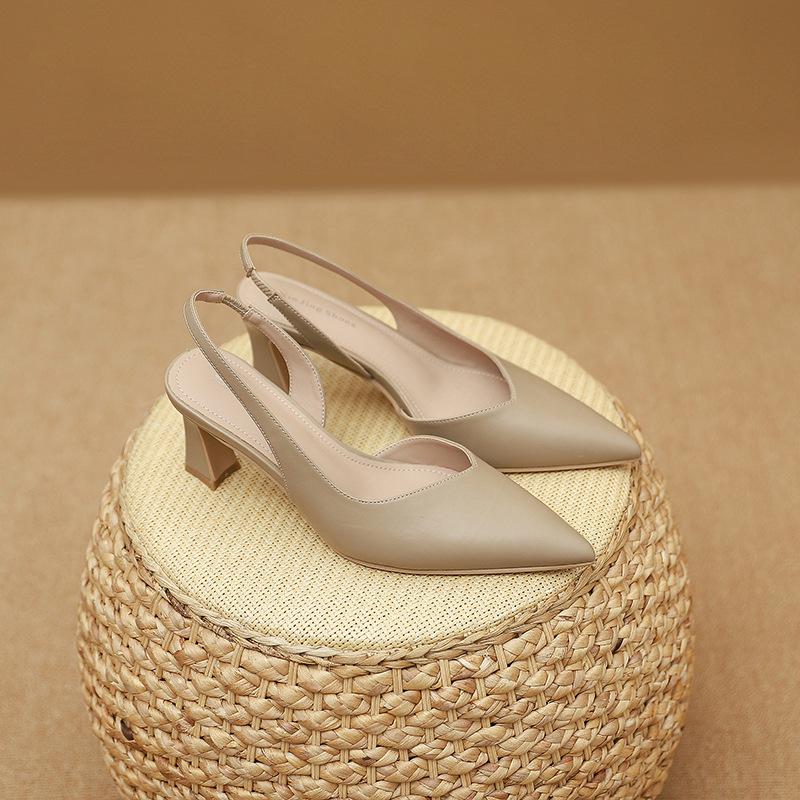 97199-3 Xiaoxiangfeng simple bag head sandals women's new rear empty shallow mouth pointed high heels thick heel women's shoes