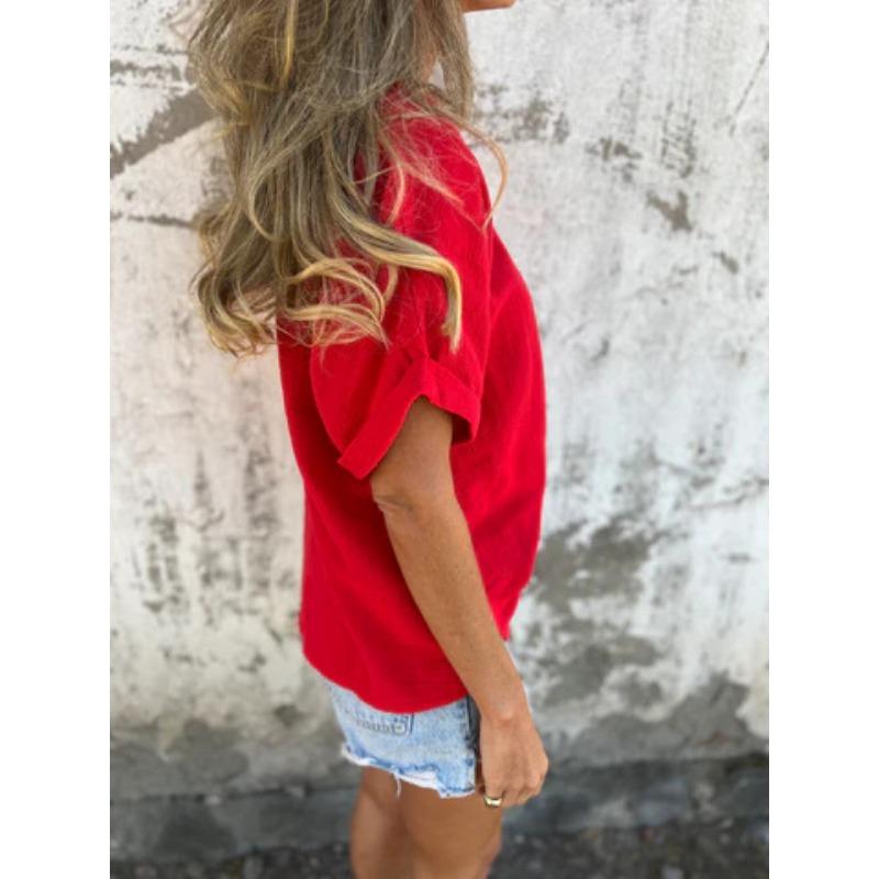 T-shirt da donna rossa tinta unita, girocollo, maniche arrotolate, spacchi laterali, vestibilità larga