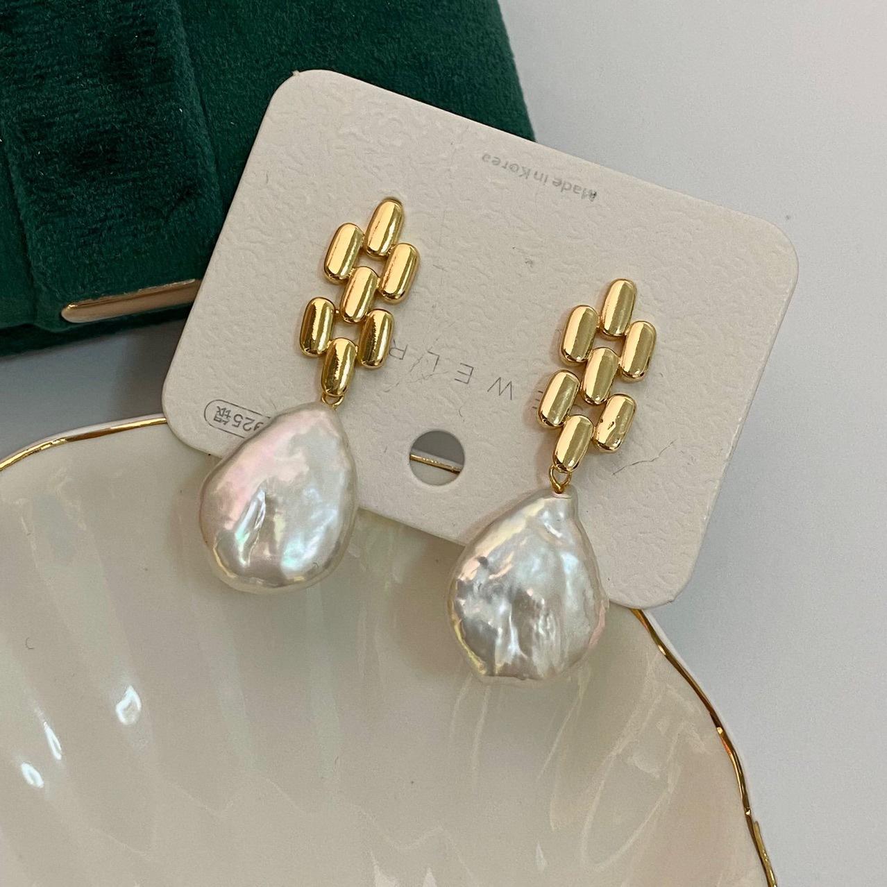 

Natural freshwater real pearl earrings Baroque large water drop earrings 925 Tremella needle watch with studs, unique and fashionable One size