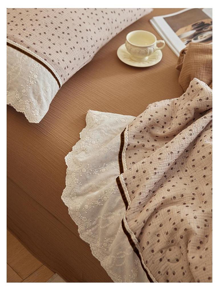 Retro French Crinkled Cotton Gauze Quilt Set with Lace Trim - Machine Washable Summer Four-Piece Set