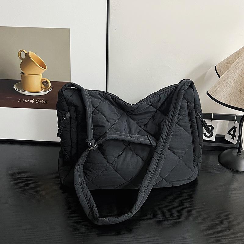 

Повседневная большая сумка для одежды из пухового хлопка 2025 осень новая вышитая нить наплечная сумка портативная сумка-мессенджер на плечо женская