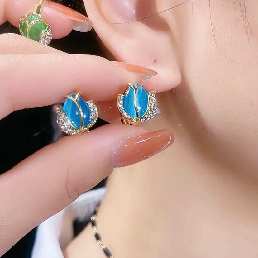 2025 Spring/Summer Floral Pearl Stud Earrings - Elegant Women's Light Luxury Edition
