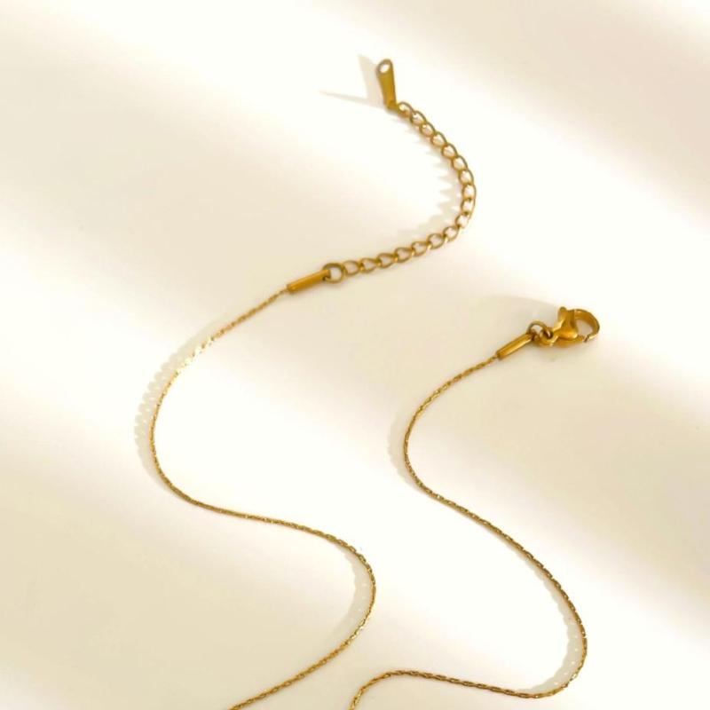 Trendy Spirals Shell Pendant Necklace In Stainless Steel Featuring Sparkling Rhinestones for Stylish Layer Look
