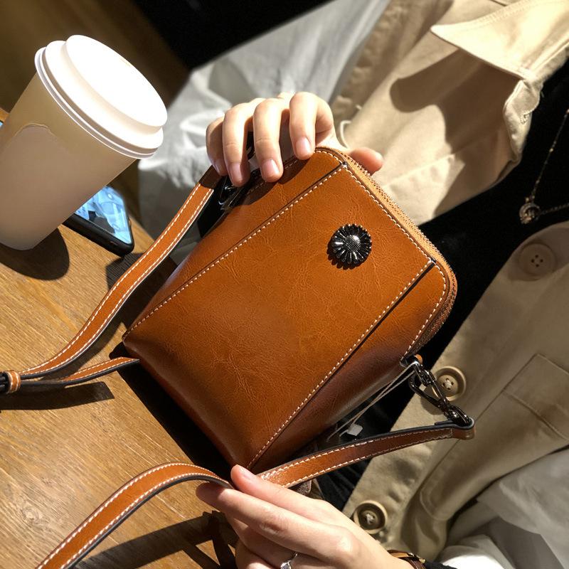 Geantă mică pentru femei, geantă de umăr unică, geantă crossbody pentru femei, geantă ușoară de lux de nișă, geantă de telefon mobil din piele de vacă Sense, geantă de umăr pentru femei